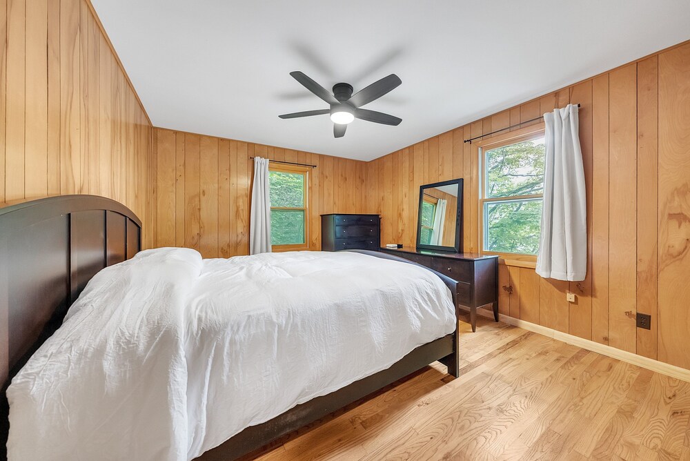 Peaceful Lakefront Getaway On Cayuga Lake 4 Bedroom Cottage