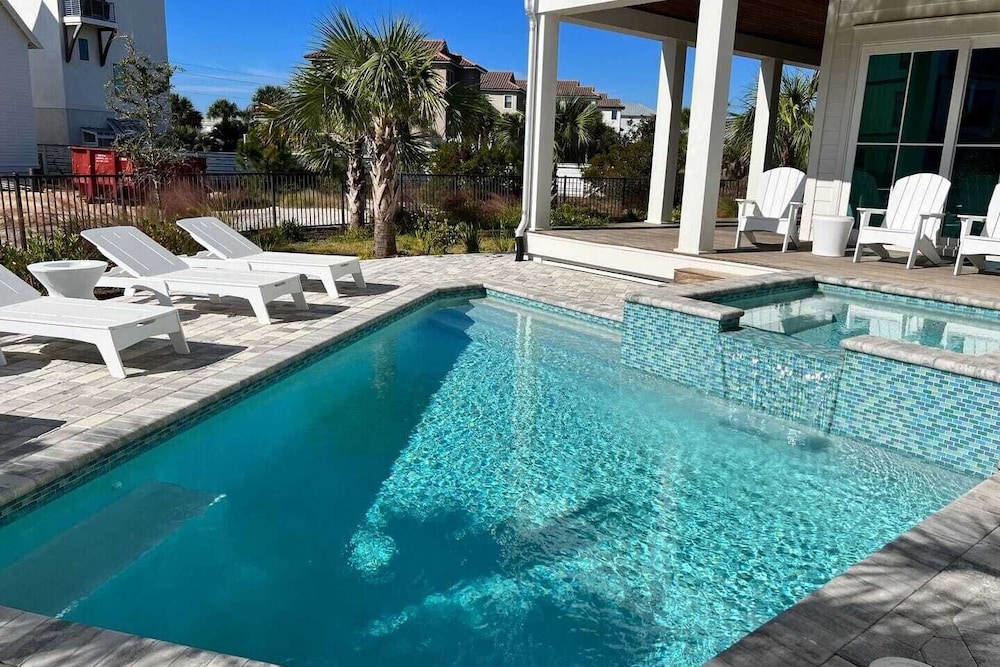 Sunset Pointe 30A by Avantstay Gulf Views, Carriage, Pool