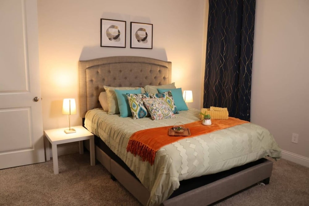 Spacious Home w Putting Green -for Extended Stays