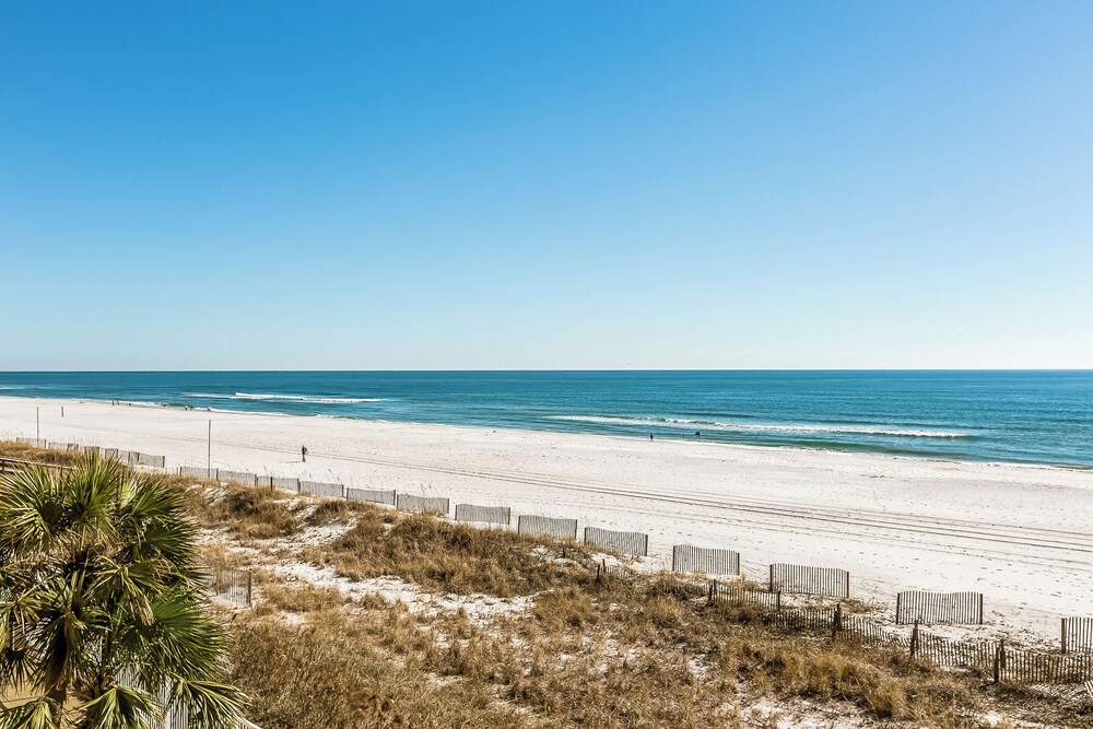4BR Condo w/ Gulf Views & Amenities