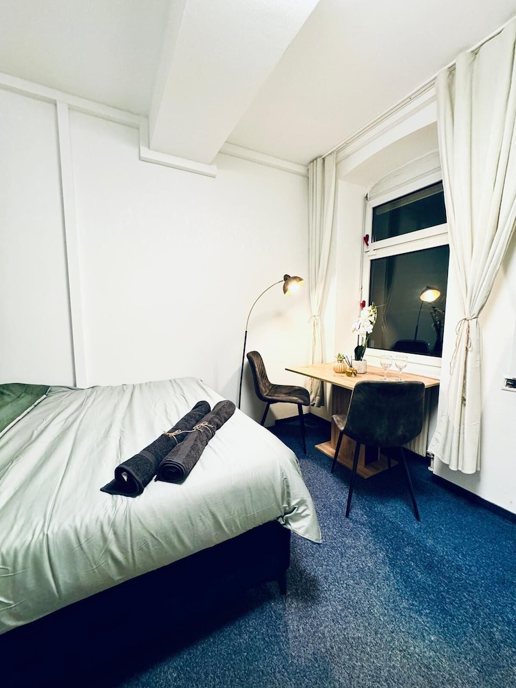 Spacious 7BR Apartment Prime Location