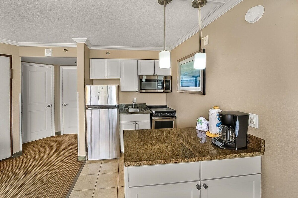 Caravelle 706 1 Bedroom Condo