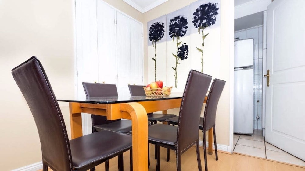 Carmencita St I Classic 1 Bedroom Apartment in El Golf