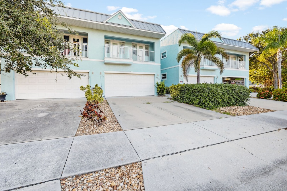 8023 Magnolia Ave view 4