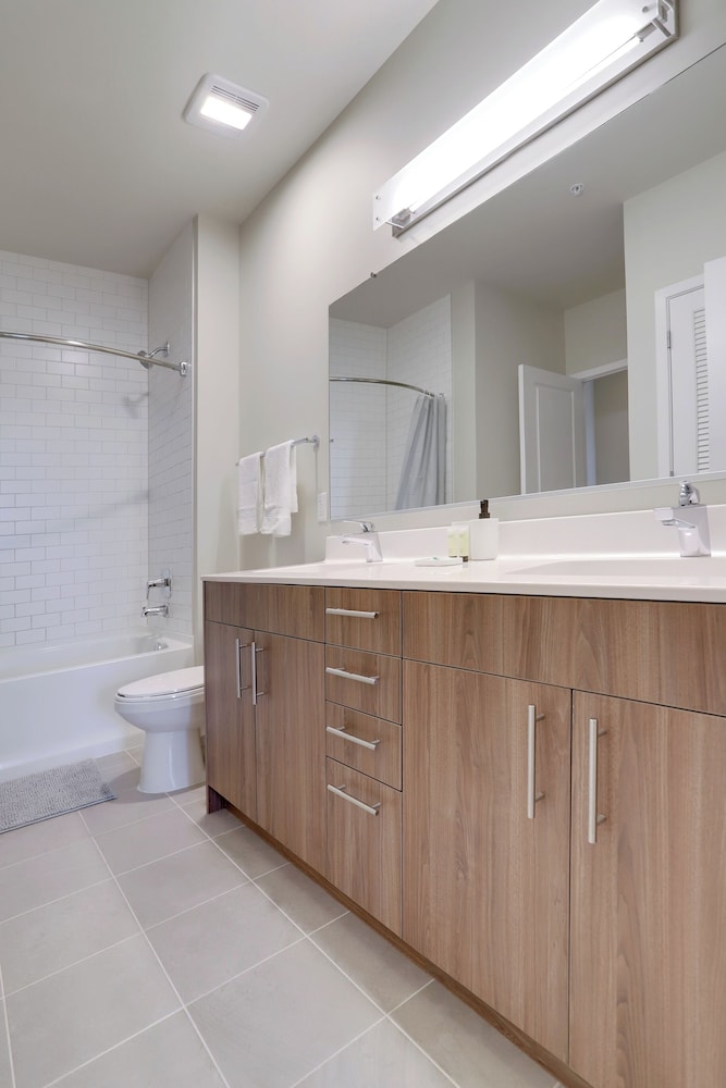 Apartment 15-Min Walk to Metro