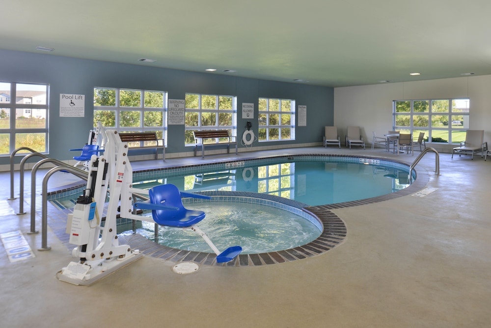 Stevens Point Vacations - Holiday Inn Express and Suites Stevens Point, an IHG Hotel - Property Image 11