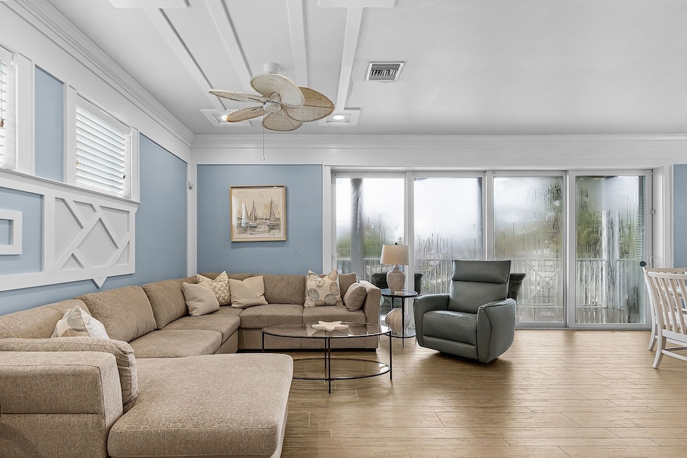 571 Seabatical: Canal Front With Pool! 5 Bedroom Home