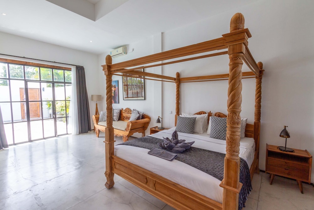 Villa Maje by Alfred in Bali - Tropical 3BD Villa w Pool Near Batu Belig Beach