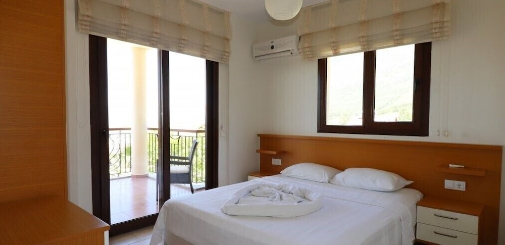 Villa MAS2 by JoyLettings view 4
