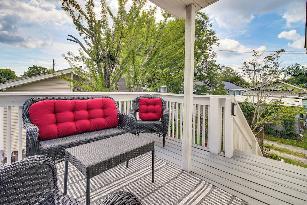 Private Patio: Cargo District, Dtwn Wilmington Apt