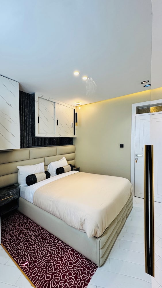SAFE HEAVEN ROOMS