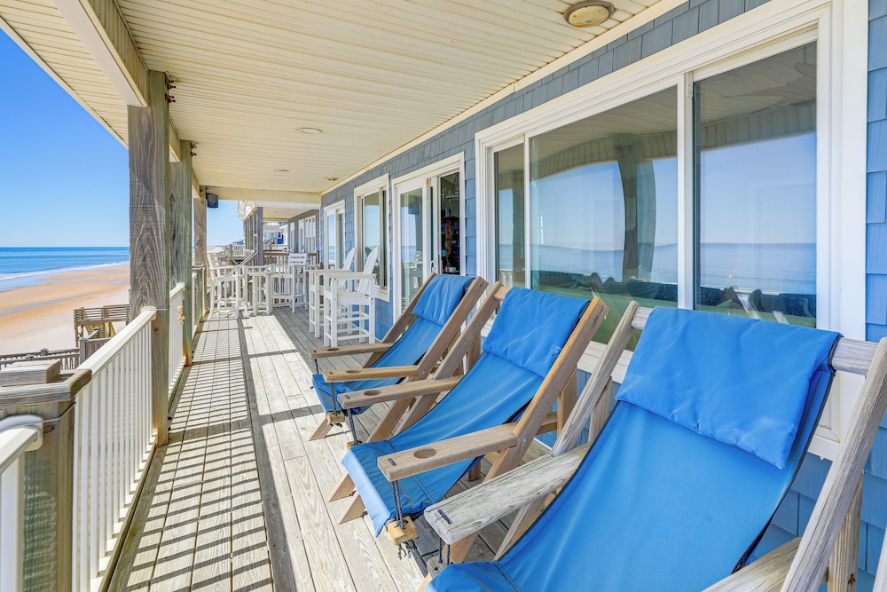 Hot Tub & Decks: North Topsail Beach Home