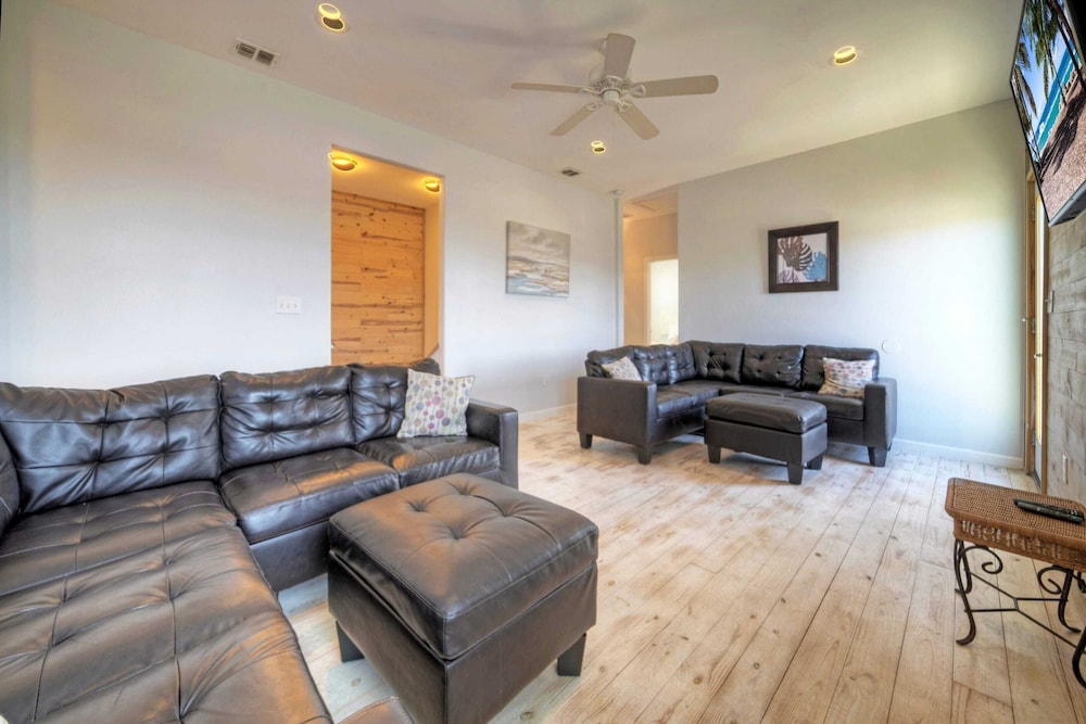 Sleeps 28 2 Homes w/ Boat Dock & Waterfront Pool Laguna Village Haven