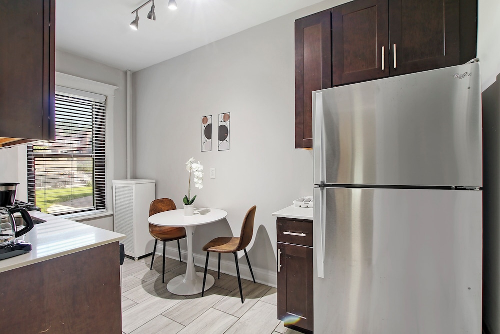 Bright 1BR - Woodlawn 1E