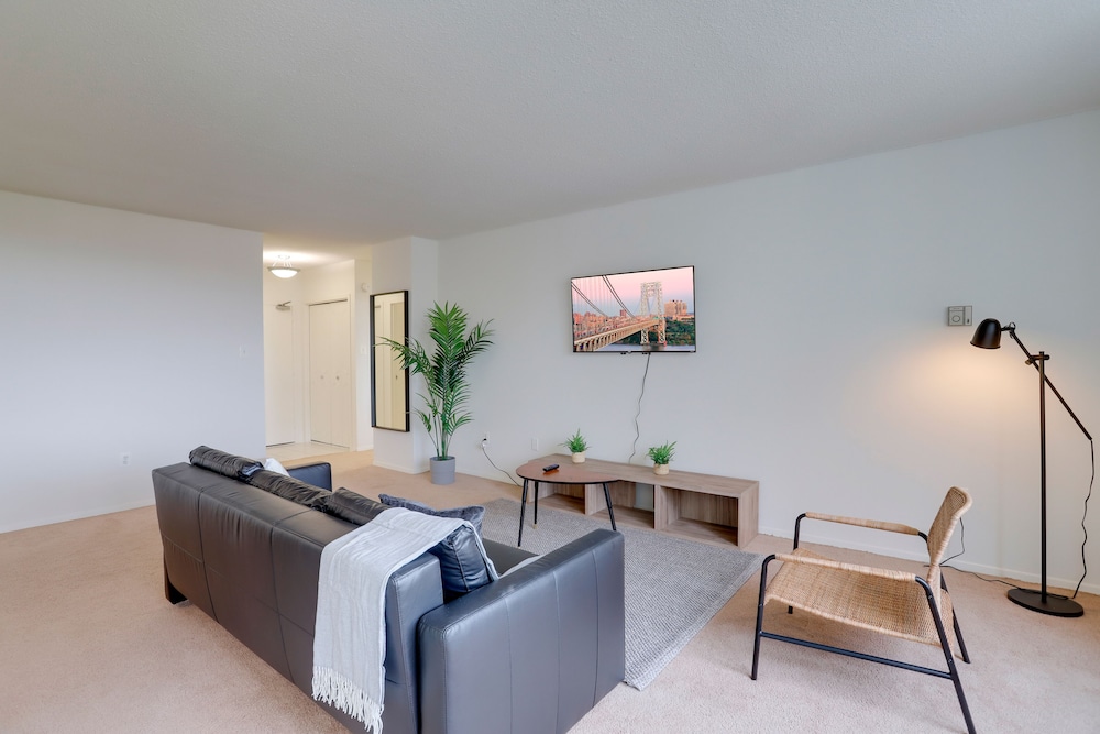 Crystal City Comfortable Apartments