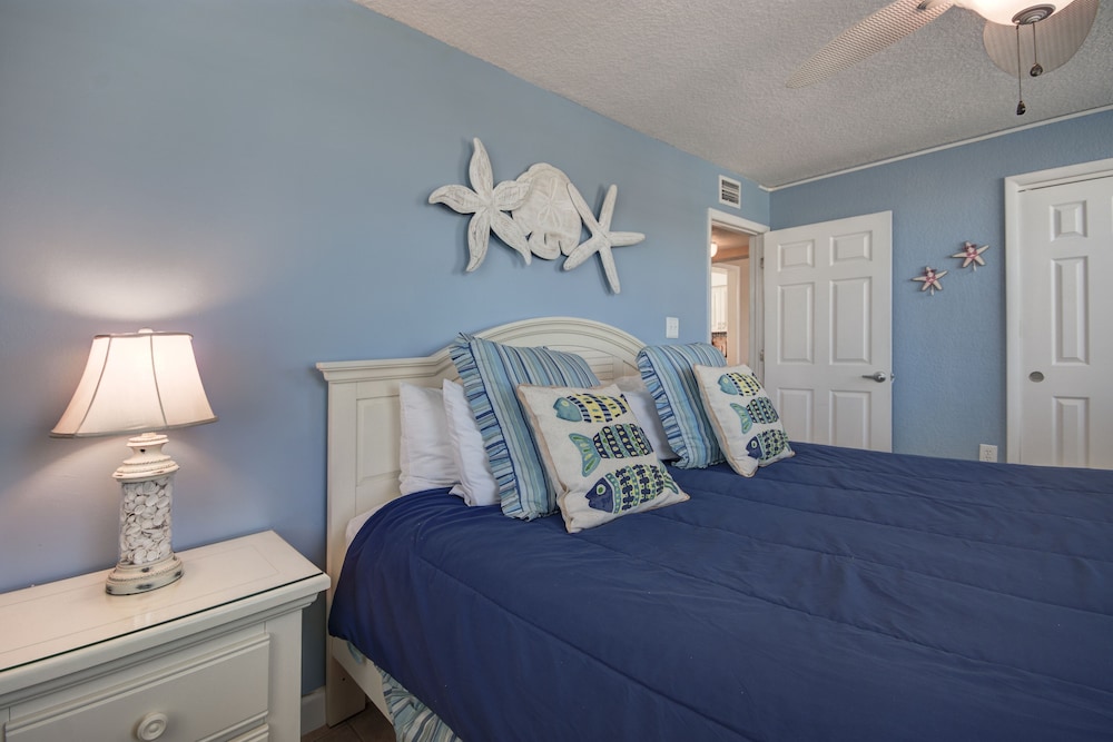 Clearwater Beach Suites 201 2 Bedroom Condo by RedAwning - Image 4