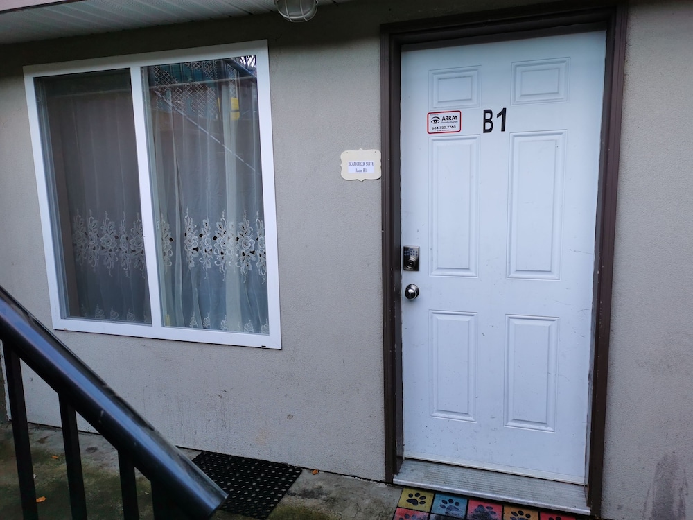 Surrey Vacations - Family Suite - Property Image 2