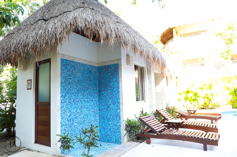 Anam 1 bedroom apartment with balcony sleeps 3