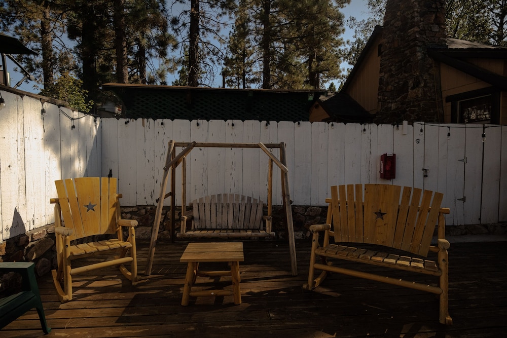 Embers Lodge and Cabins