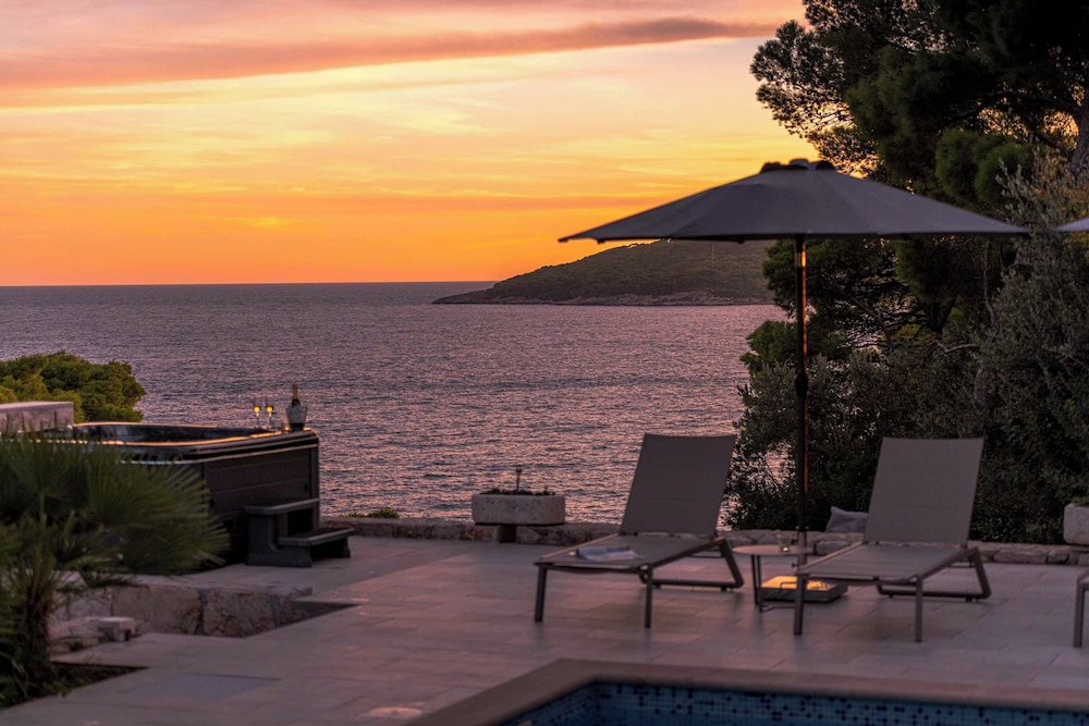 Relaxed Shore