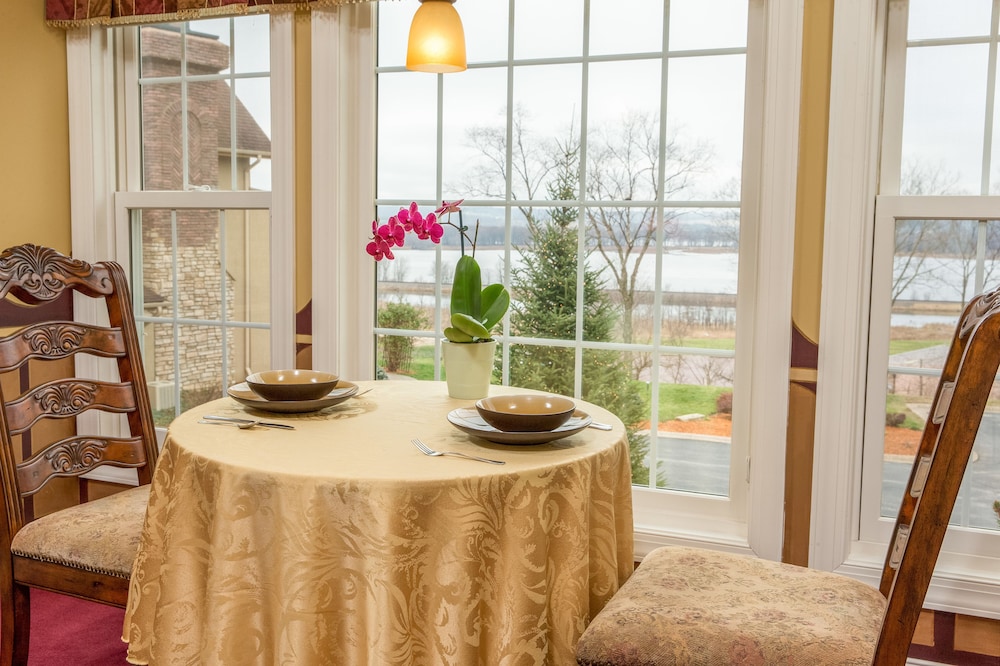 Goldmoor Inn