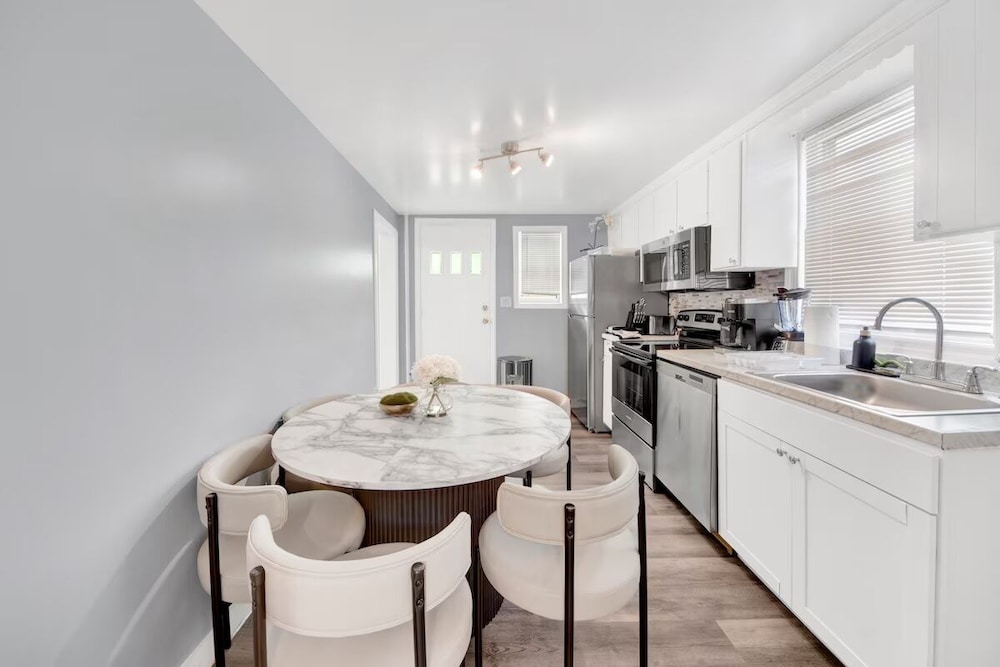 Elegant Hideaway with Free Parking