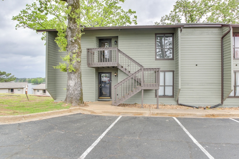 Lake Hamilton River-view Retreat w/ Pool Access view 5