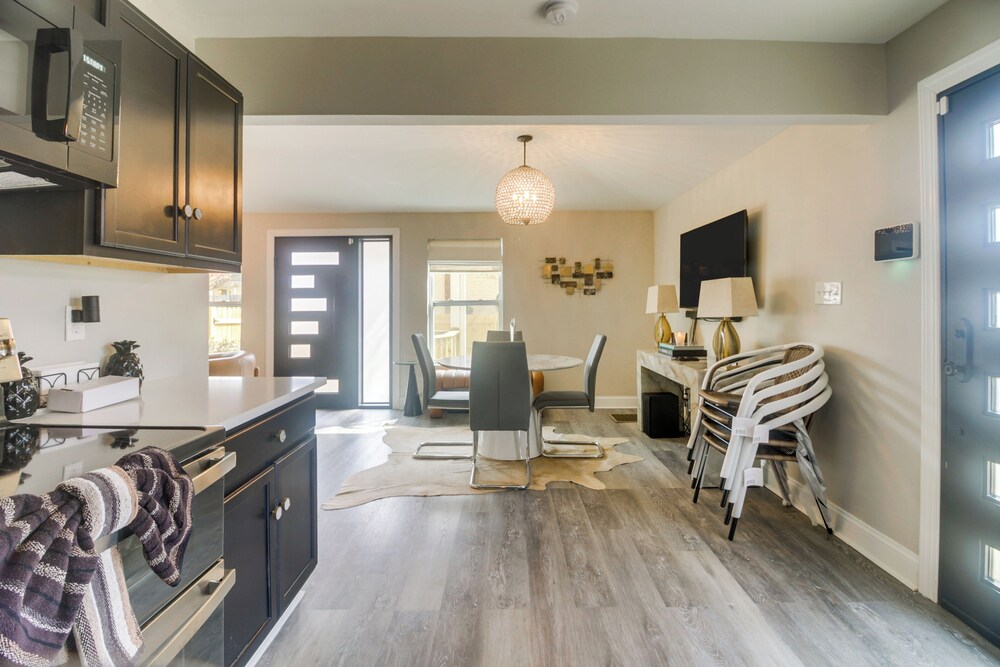 Charlotte Gem w/ Deck & Community Amenities
