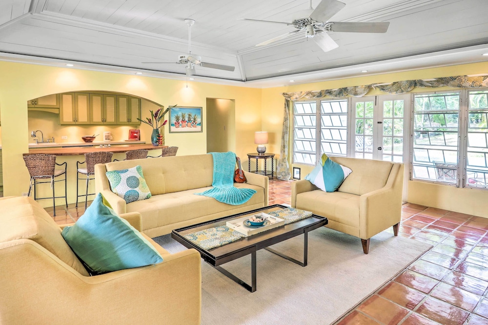 Bright St Thomas Getaway W/pool, 3Mi to Magens Bay