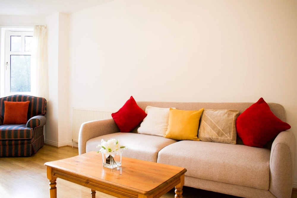 Peaceful 2 Bedroom Home with Parking