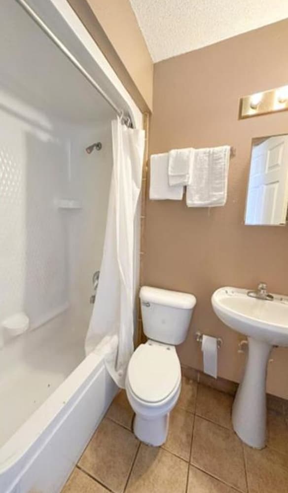 Sparta Seven Motel By OYO near Milledgeville - Property Image 7