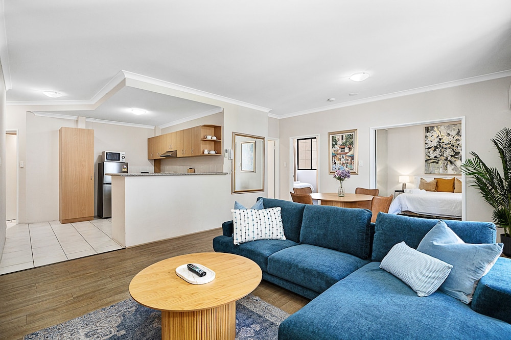 2bdr East Perth Getaway
