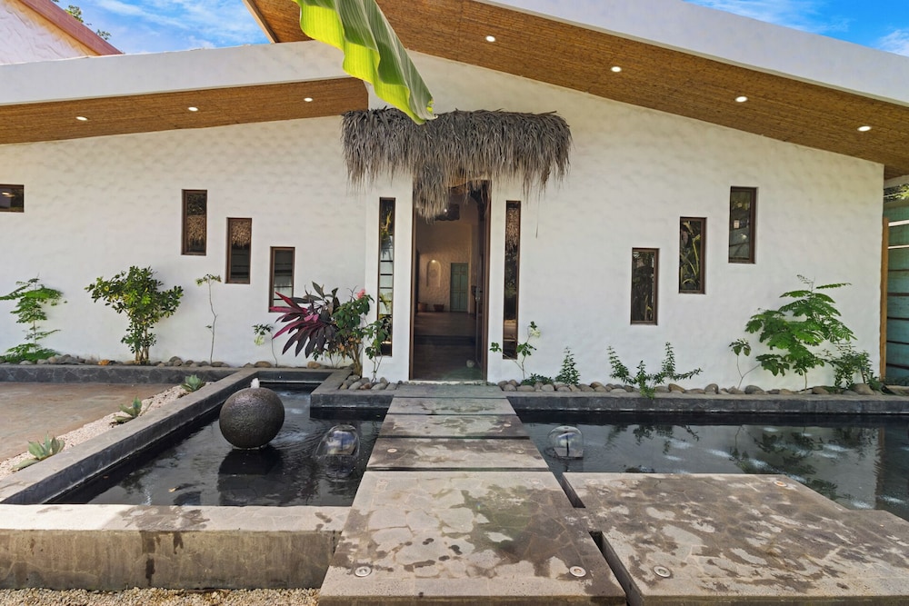 Luxury Retreat Villa private Pool & BBQ by SPCR