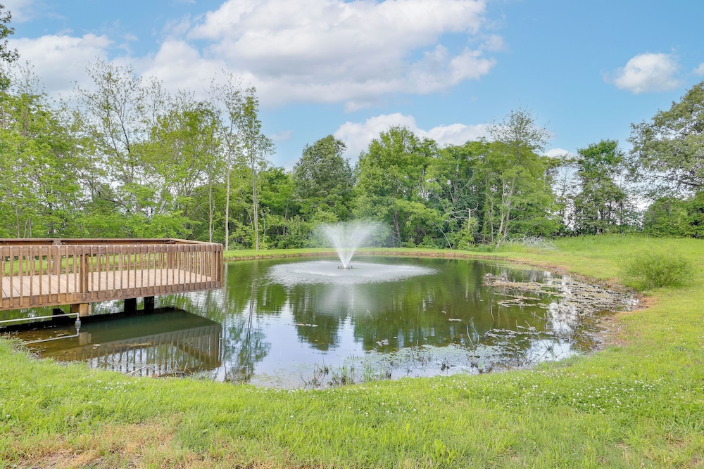 Hot Tub, Fire Pit, Bbq, On-site Pond: Kenton Cabin
