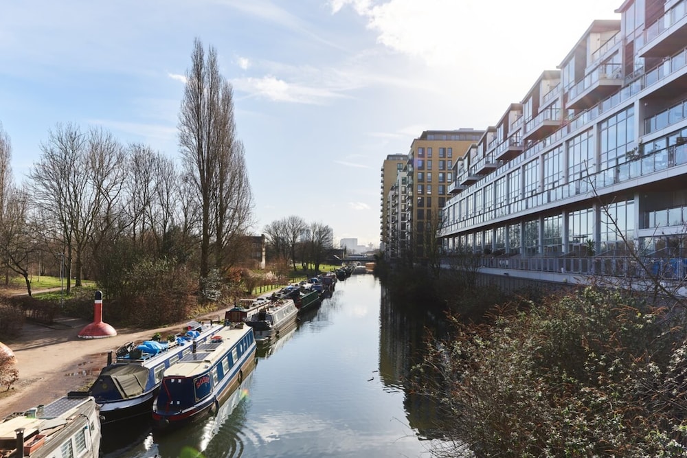 Beautiful 1 Bedroom With Balcony Near Mile End