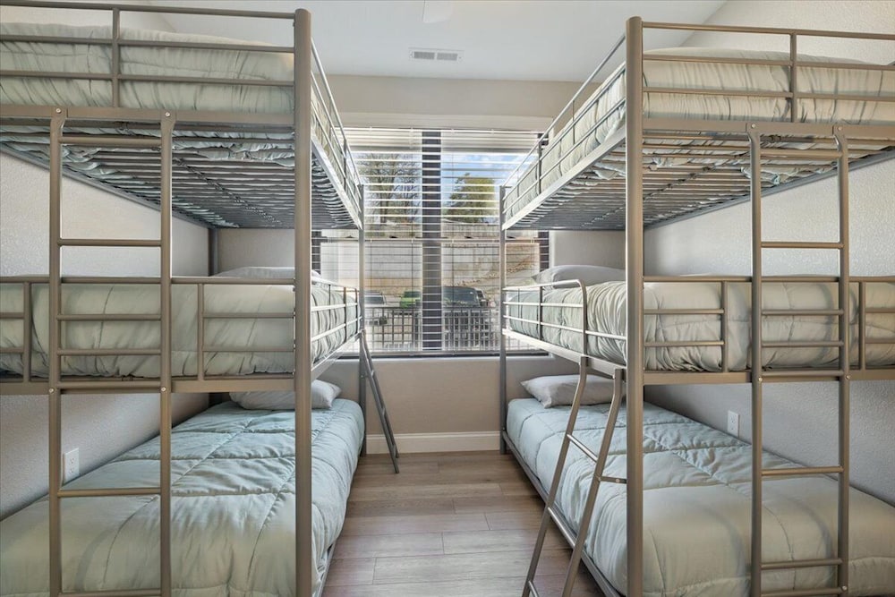 19mm Family-friendly, Bunks & Games at Topsider w/ 2 Pools