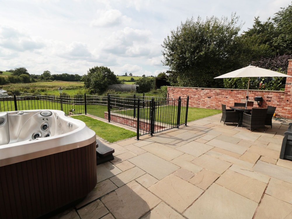 Stoke-on-trent Vacations - Manor Barn - Property Image 7