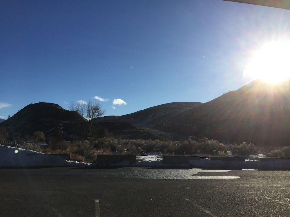Riverside Motel