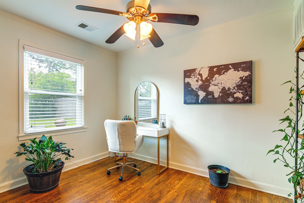 Updated Suburban Retreat: 8 Mi to Dtwn Memphis!
