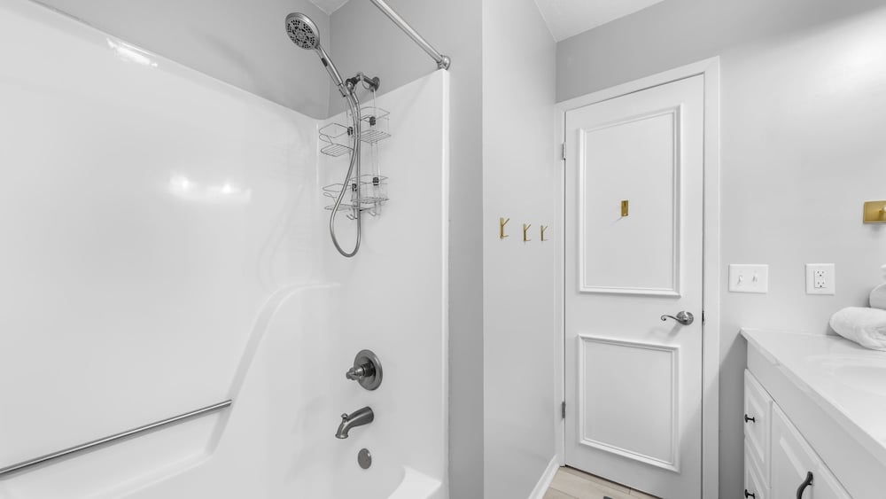 Spacious Family-friendly Retreat Beach Walkable