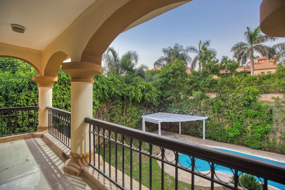 Host Prime Paradise Villa At Rehab City