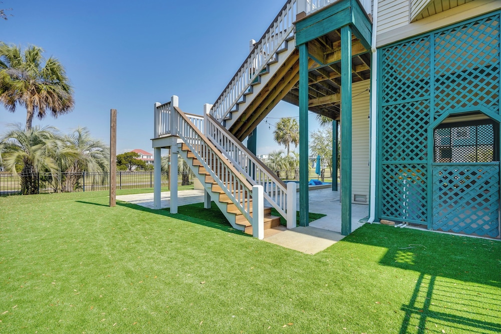 Marina & Golf Course Views: Edisto Island Home
