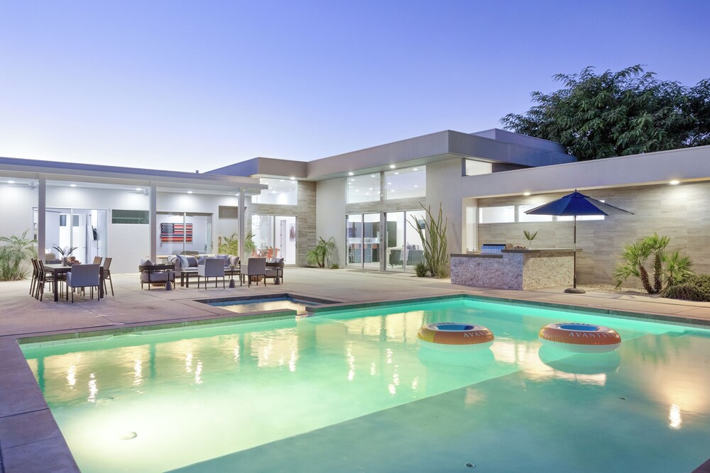 The Polo Villas by AvantStay – Modern Oasis Near Empire Polo Club