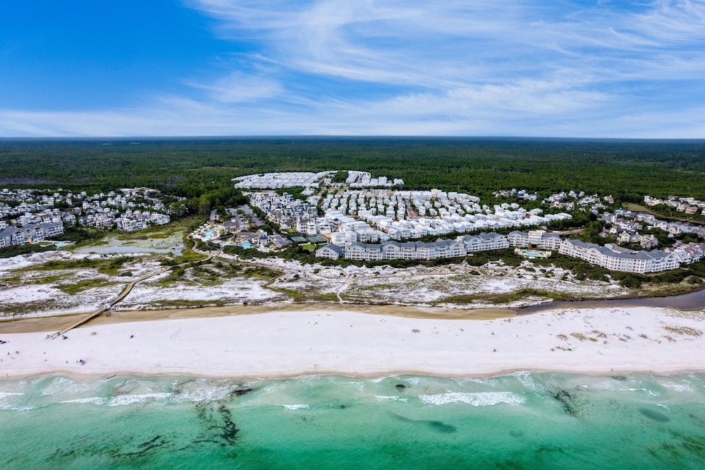 Shine on the Shore by Avantstay Pool Golf Cart