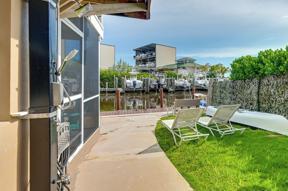 'the Waterfront Cottage' w/ Dock in Goodland!