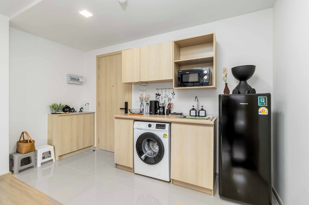 2BR Condo Pool and Full Gym C262