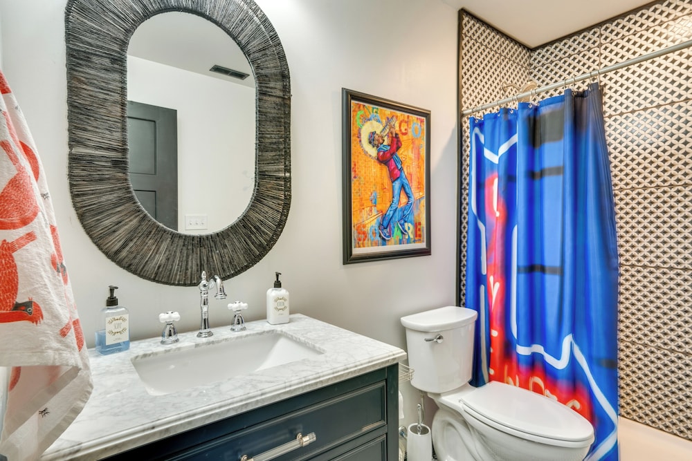 Modern Louisville Apartment w/ Furnished Deck