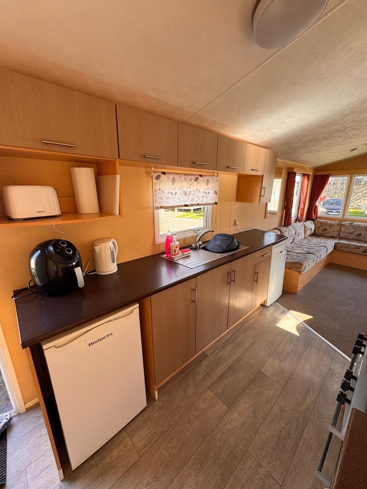 3 Bed Caravan - Side Gated Decking, Wifi, Pets