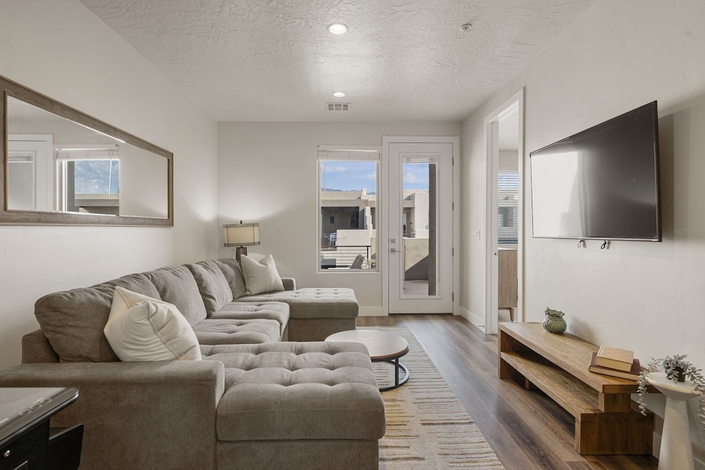 Relax In Style 4 Bedroom Townhouse