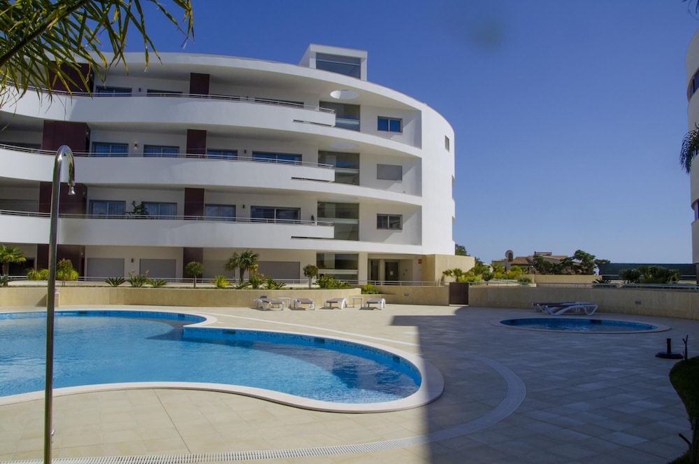 Ocean View Lagos Apartment by Ideal Homes view 4